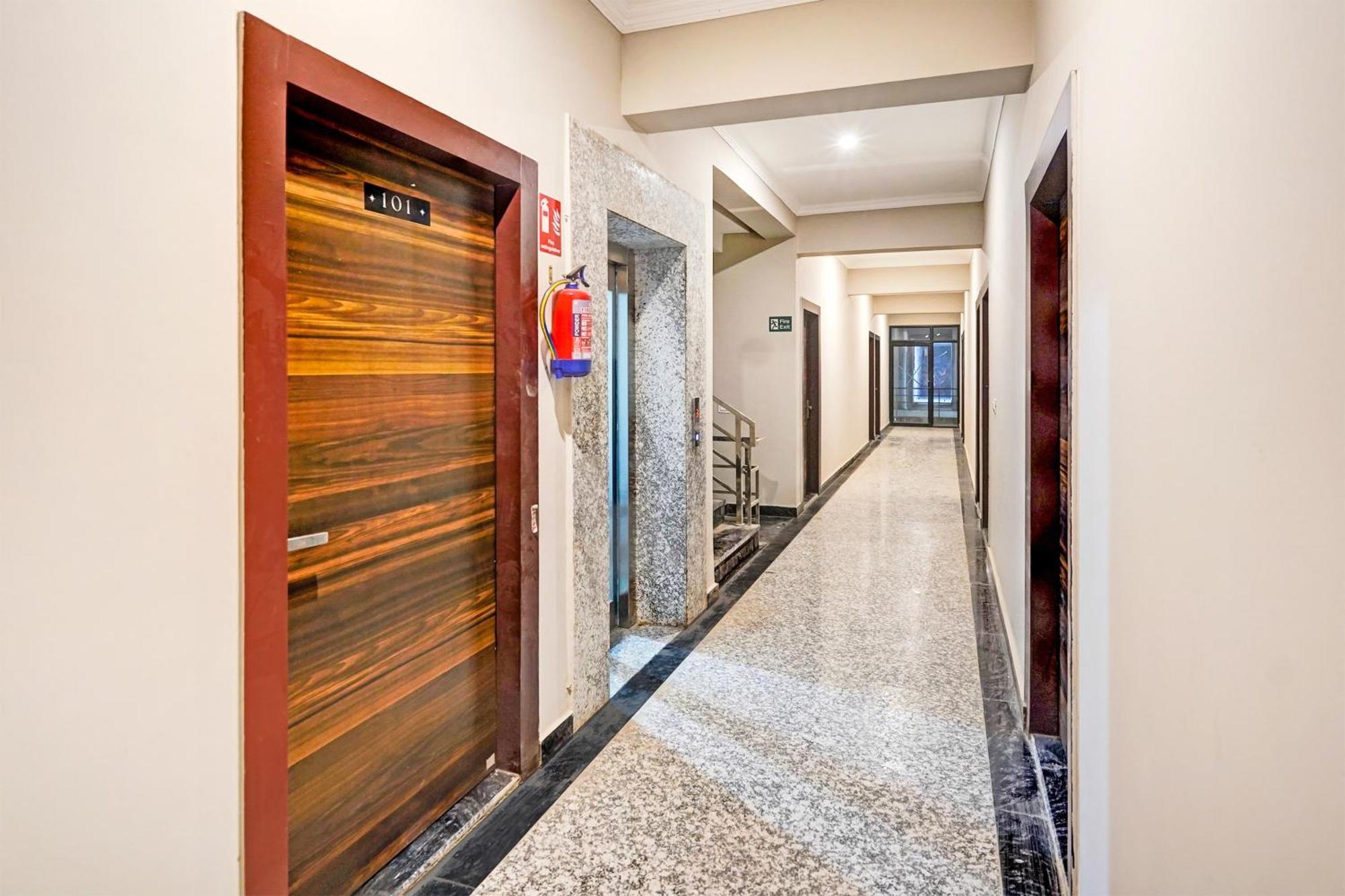 Super Townhouse Sector 86 Near Sector 83 Metro Station 호텔 노이다 외부 사진