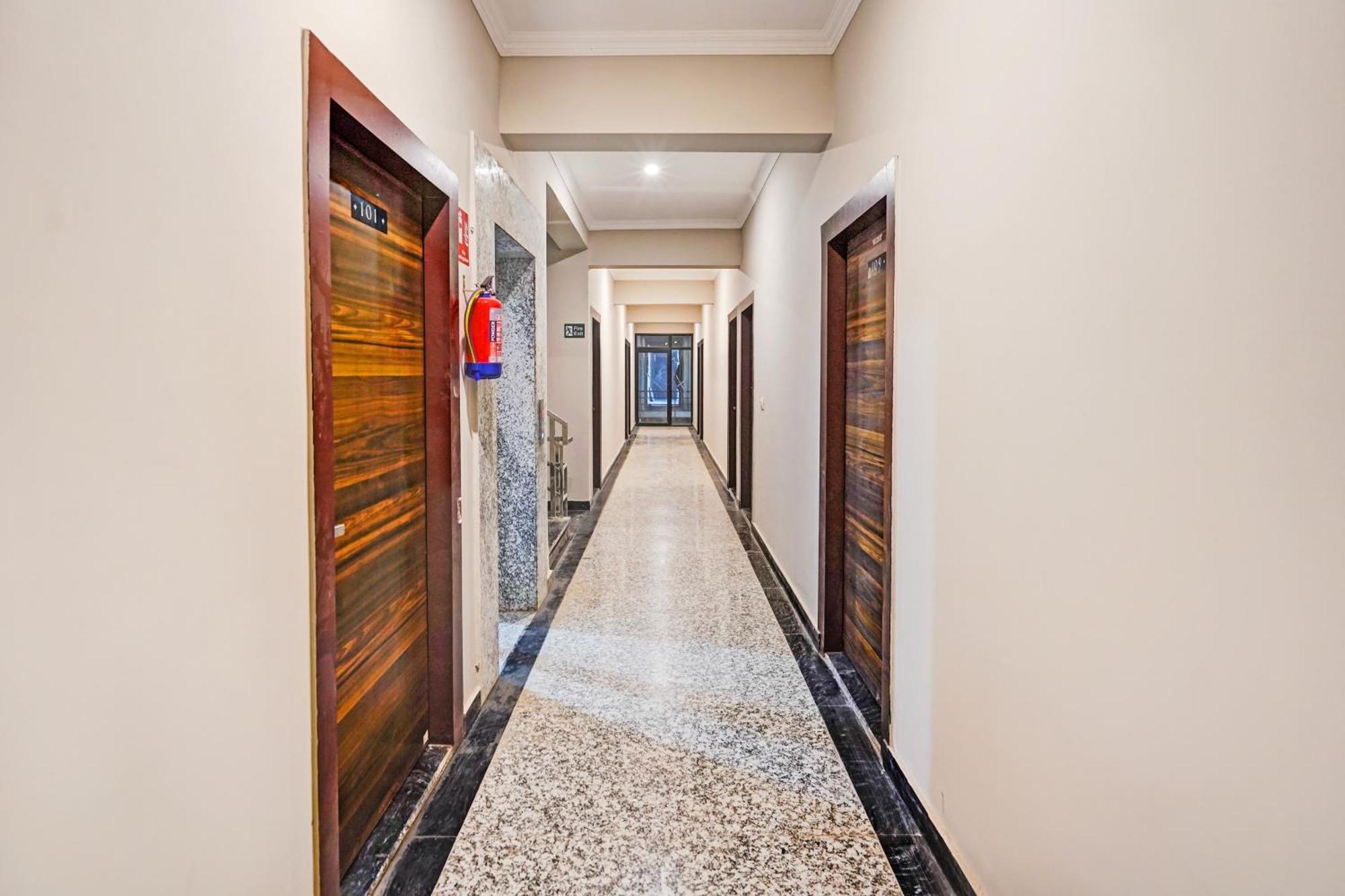 Super Townhouse Sector 86 Near Sector 83 Metro Station 호텔 노이다 외부 사진