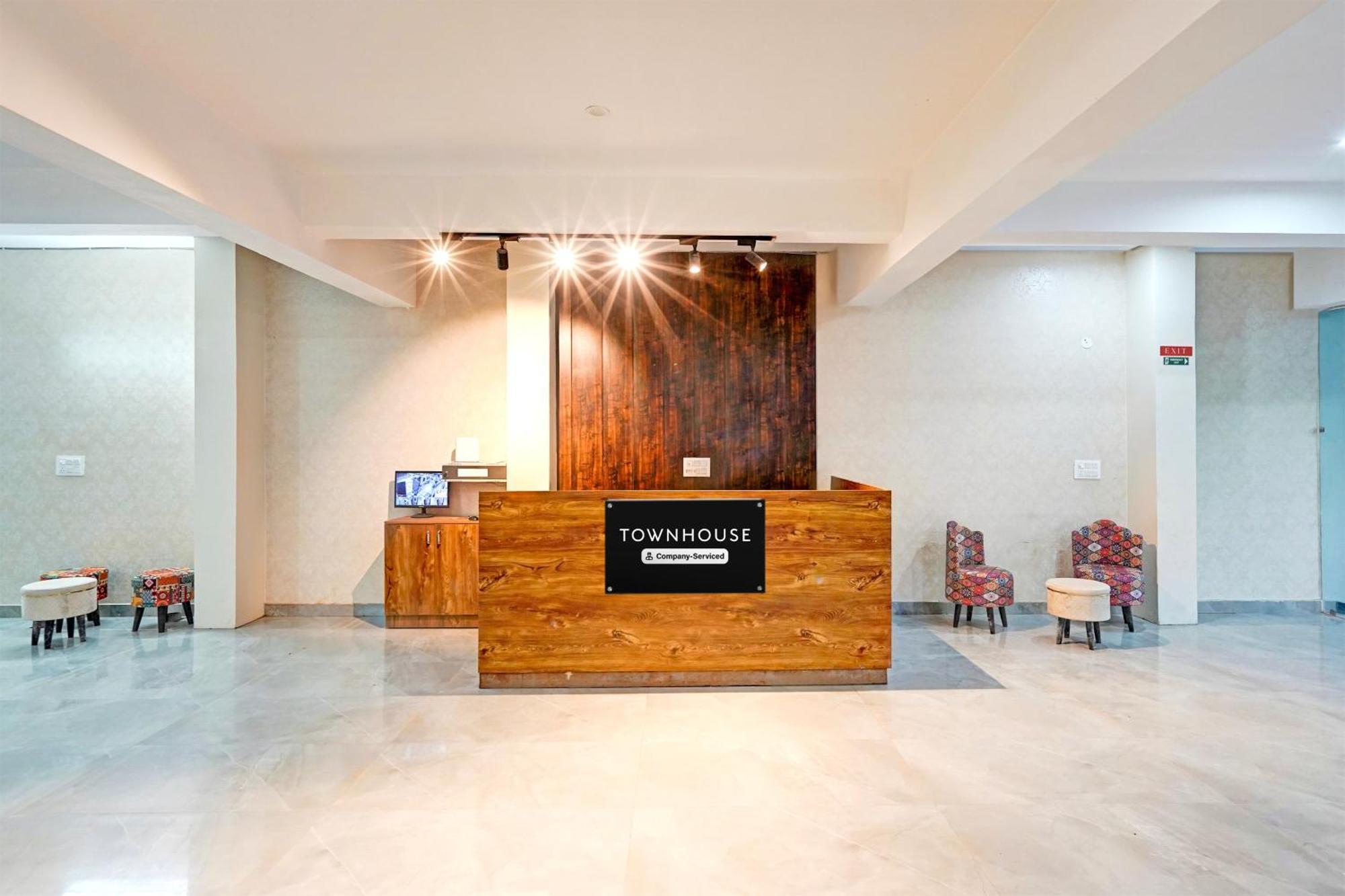 Super Townhouse Sector 86 Near Sector 83 Metro Station 호텔 노이다 외부 사진