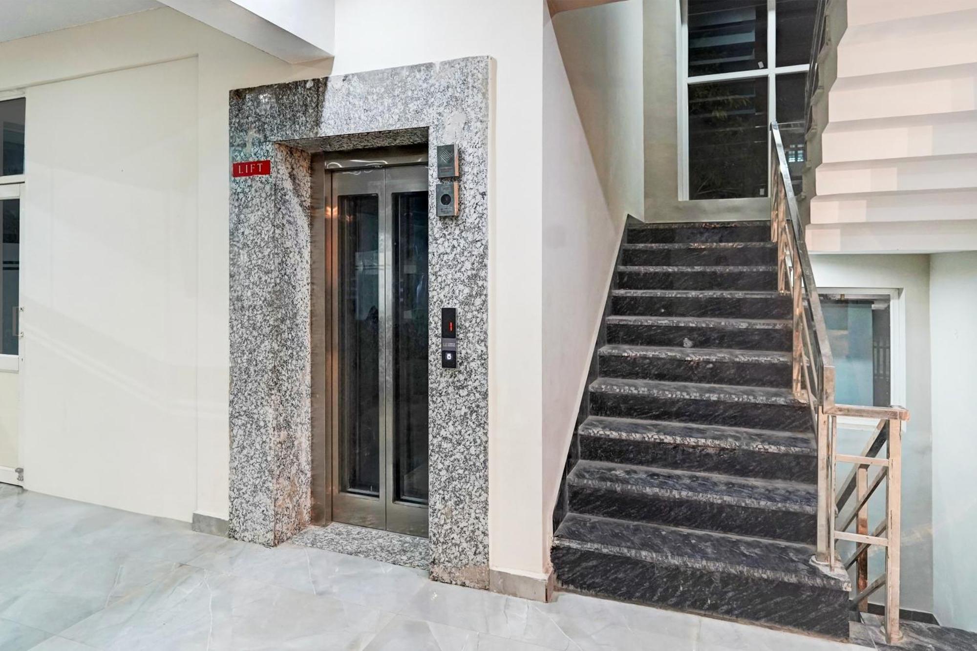 Super Townhouse Sector 86 Near Sector 83 Metro Station 호텔 노이다 외부 사진